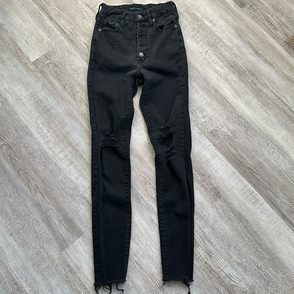Aeropostale Women’s black distressed Jeggings 2 regular